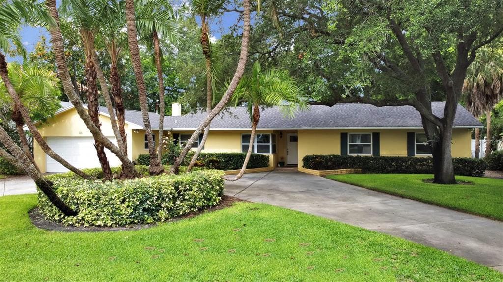 136 BAY POINT DRIVE NE ST PETERSBURG, FL 33704