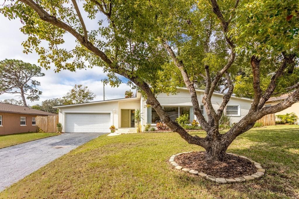 1040 FOUNTAINHEAD DRIVE LARGO, FL 33770