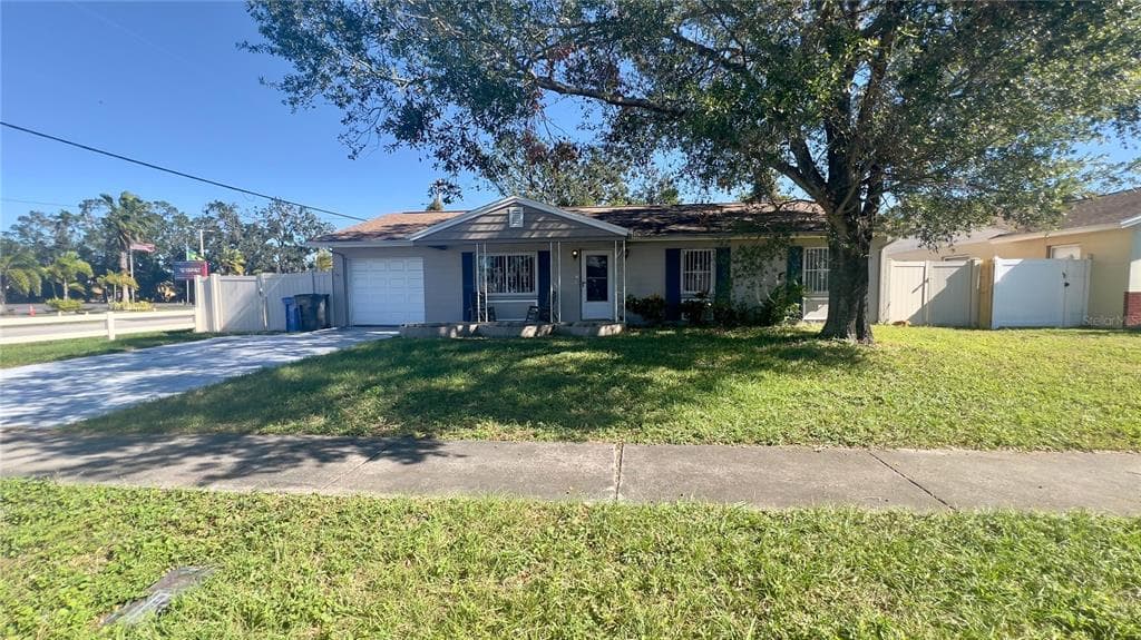 6425 ROSEWOOD DRIVE TAMPA, FL 33615