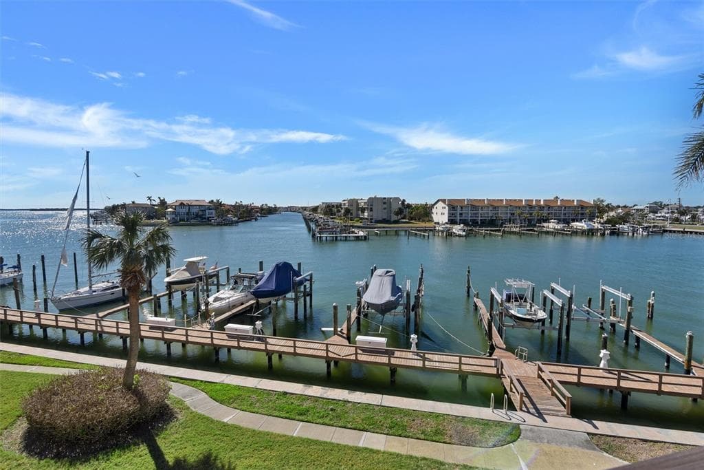 126 1ST STREET E UNIT 209 ST PETERSBURG, FL 33715