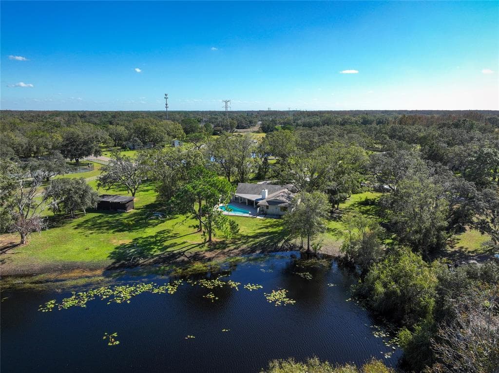 3010 MAPLE TRACE TARPON SPRINGS, FL 34688