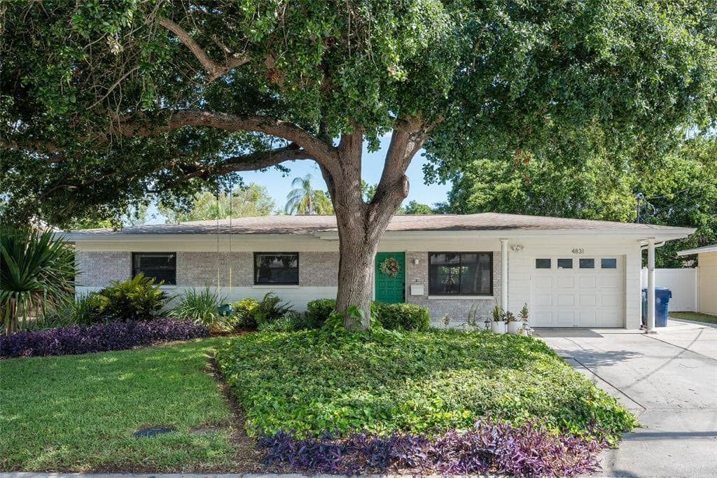 4831 W BAY COURT AVENUE TAMPA, FL 33611