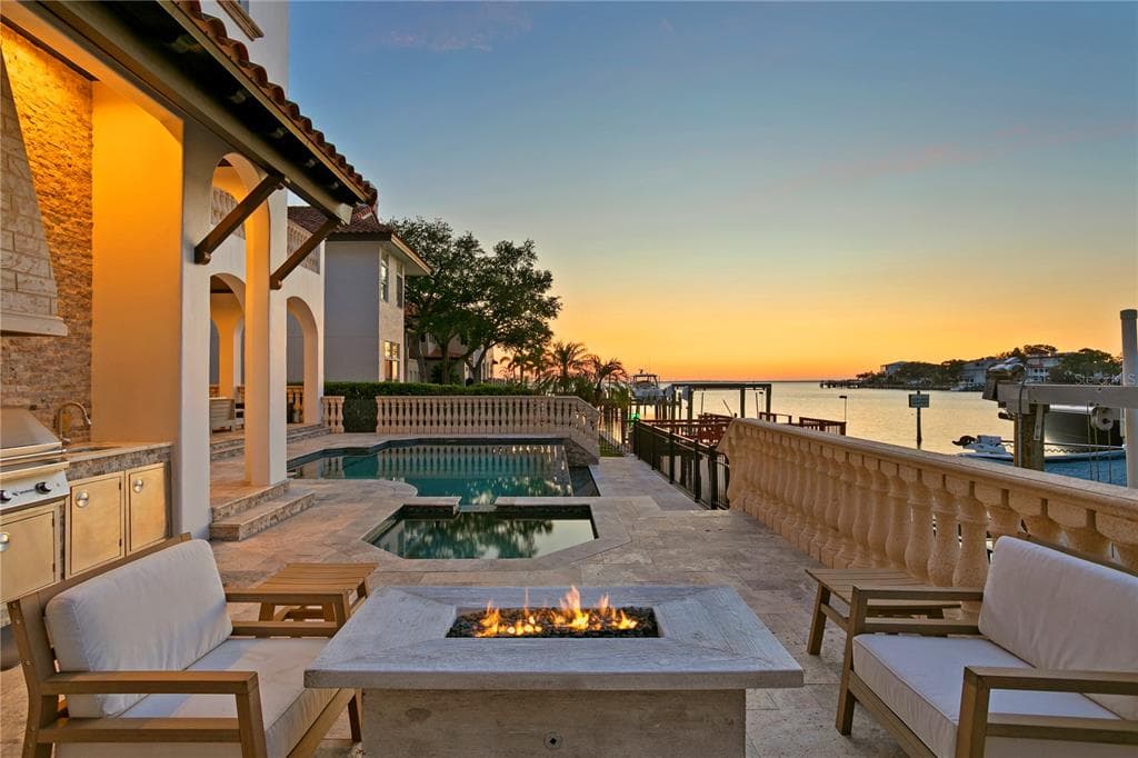 5015 W SPRING LAKE DRIVE TAMPA, FL 33629