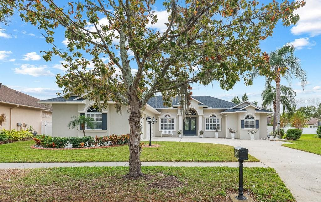 636 CITRUS WOOD LANE VALRICO, FL 33594
