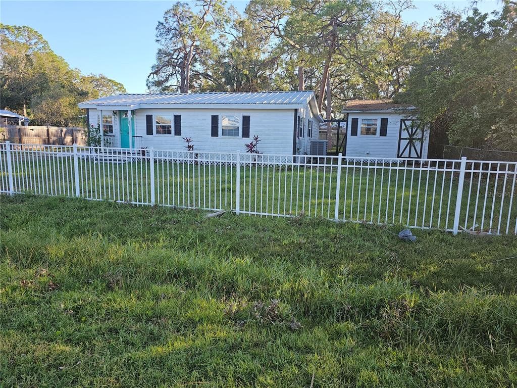 808 4TH AVENUE SW RUSKIN, FL 33570