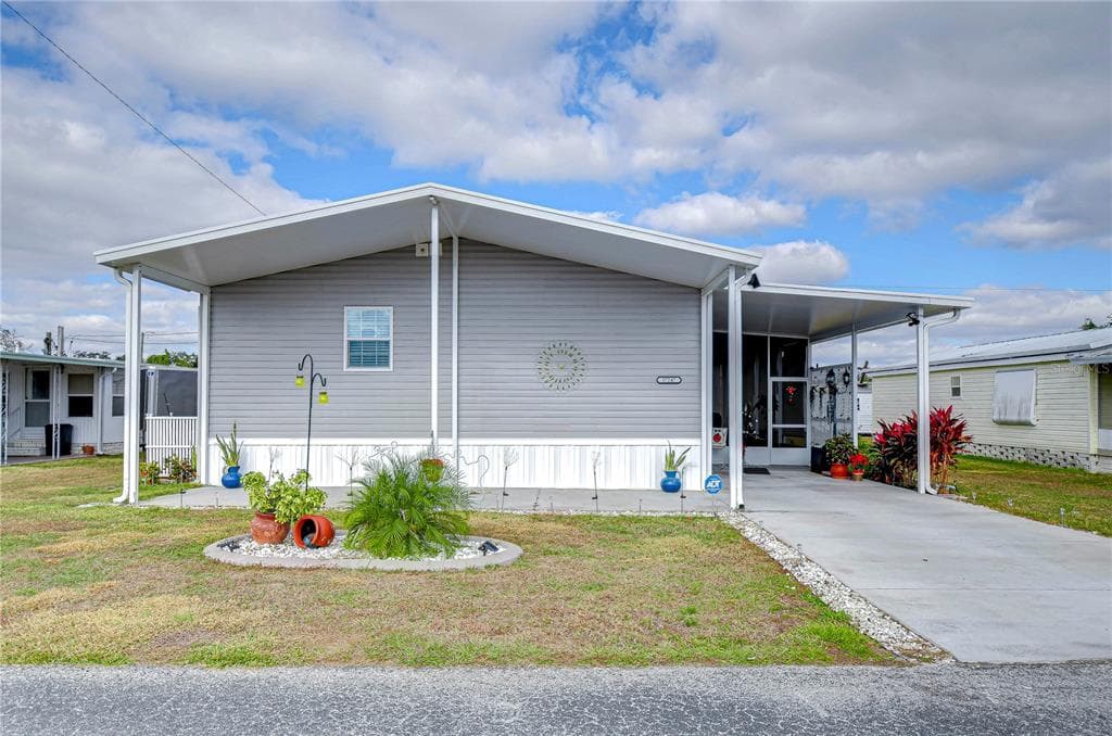 37247 BEVERLY AVENUE ZEPHYRHILLS, FL 33542