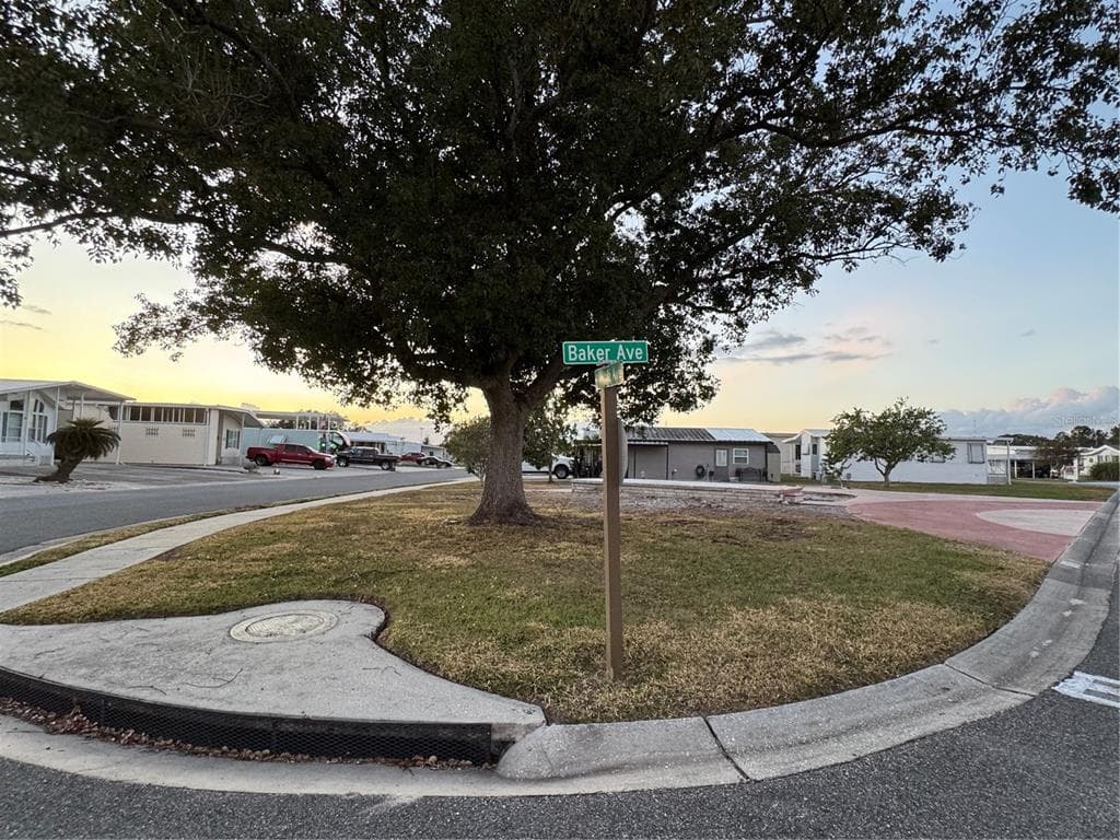4839 BAKER AVENUE Lot 192 ZEPHYRHILLS, FL 33541