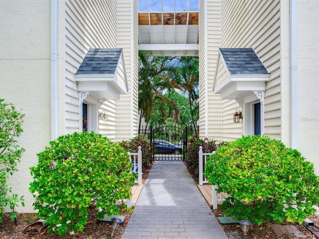 307 S BUNGALOW PARK AVENUE UNIT D TAMPA, FL 33609