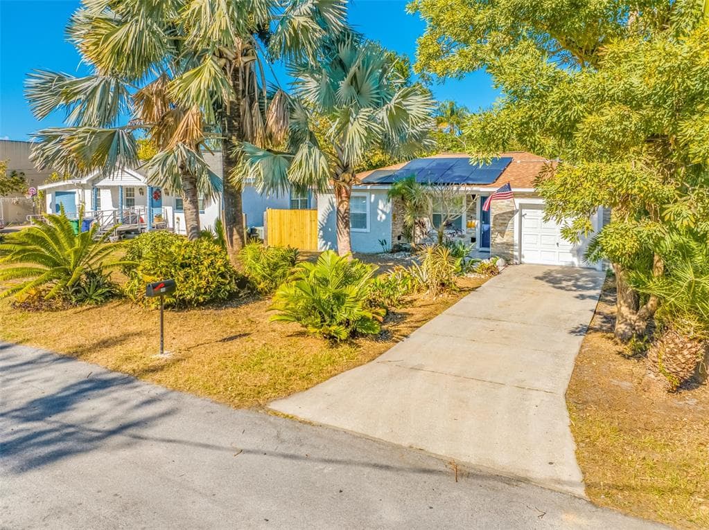 704 N CASTLE COURT TAMPA, FL 33612