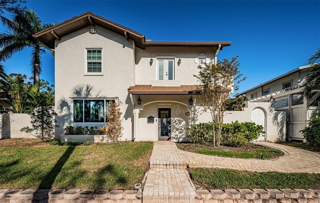 815 18TH AVENUE NE ST PETERSBURG, FL 33704