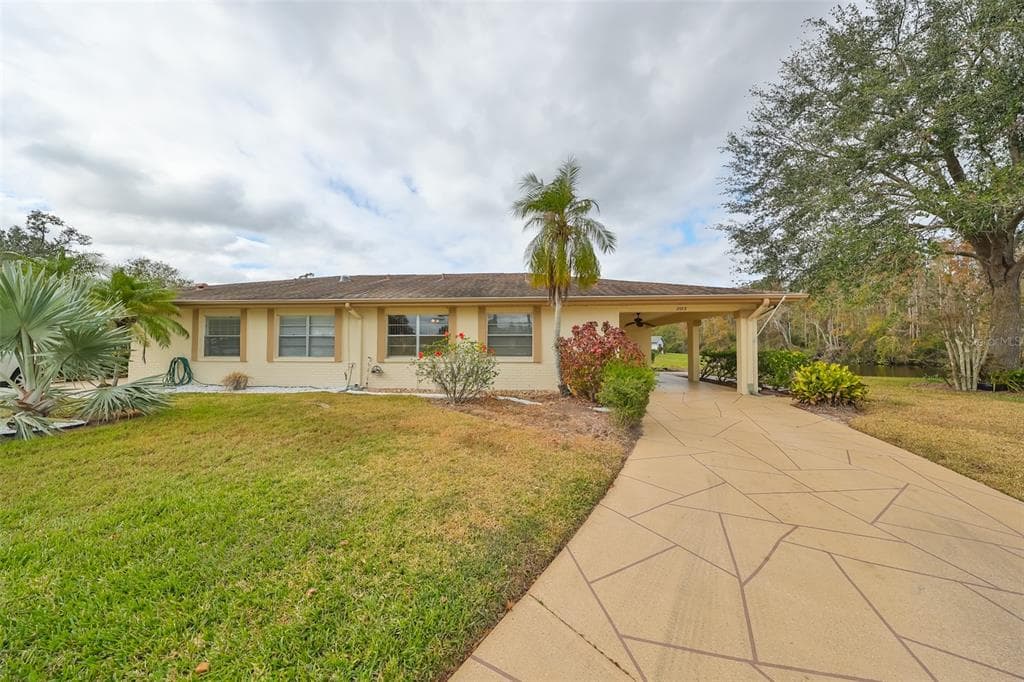 2003 HALMROCK PLACE SUN CITY CENTER, FL 33573