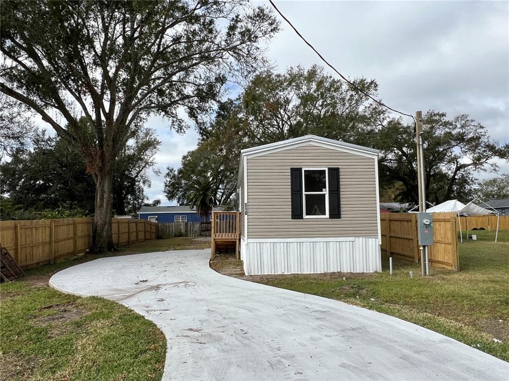 810 N SWINDELL AVENUE LAKELAND, FL 33815