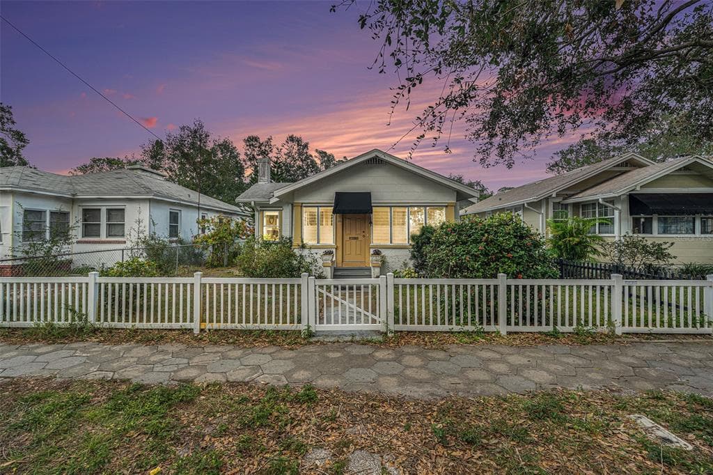 1115 CRESCENT LAKE DRIVE N ST PETERSBURG, FL 33701