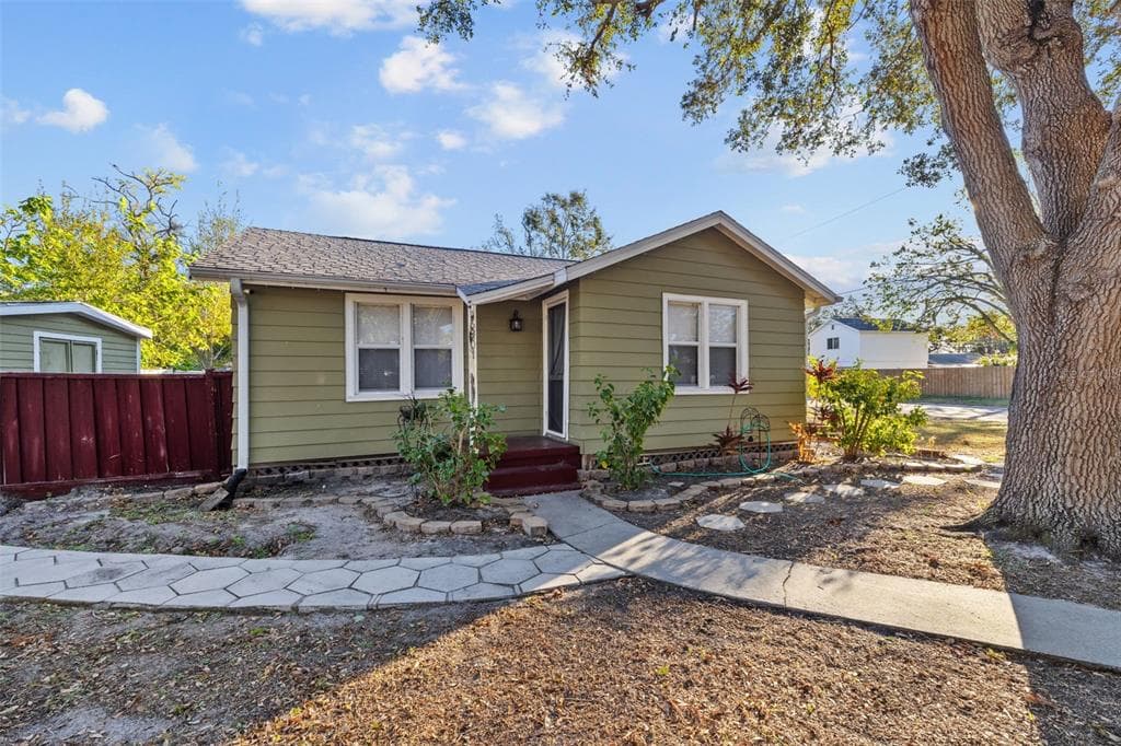 6301 HOBSON STREET NE ST PETERSBURG, FL 33702