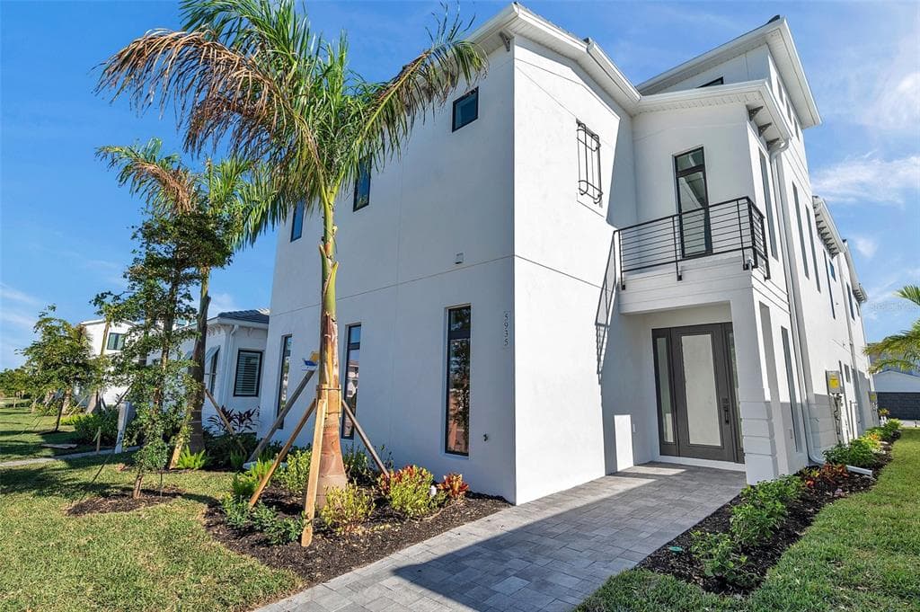 5935 CAT CLAW LANE BRADENTON, FL 34210