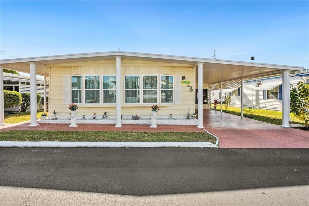 37838 BARCELONA AVENUE ZEPHYRHILLS, FL 33541