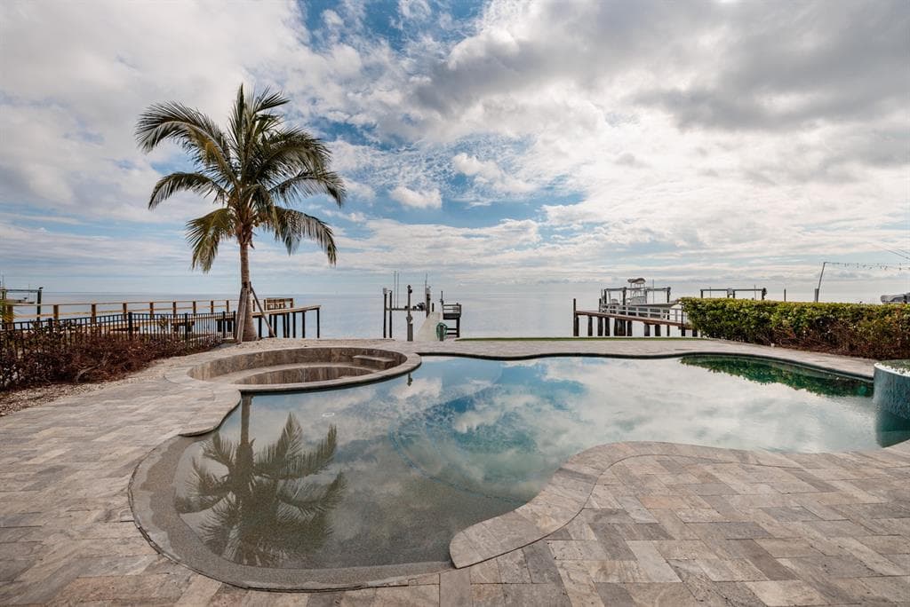 3319 BAYSHORE BOULEVARD NE ST PETERSBURG, FL 33703