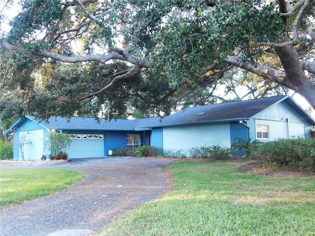 8201 SUNNY VALE PLACE TAMPA, FL 33615