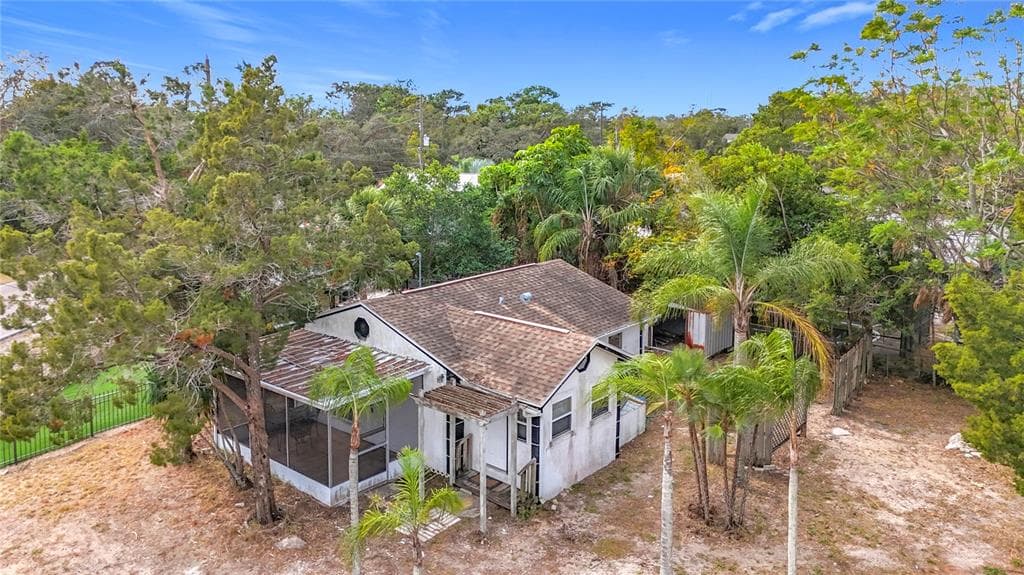 569 DIXIE HIGHWAY TARPON SPRINGS, FL 34689