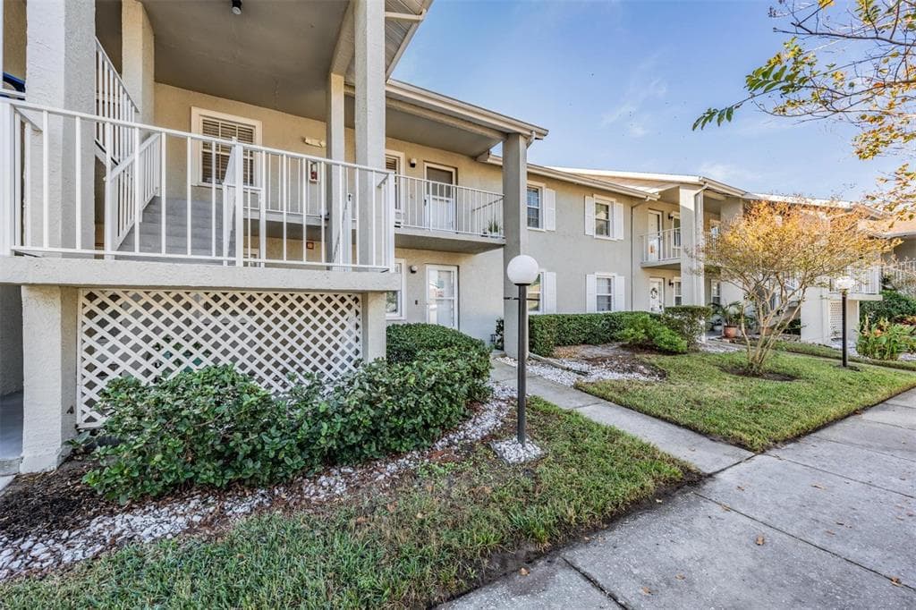 1435 MILLSTREAM LANE UNIT 202 DUNEDIN, FL 34698