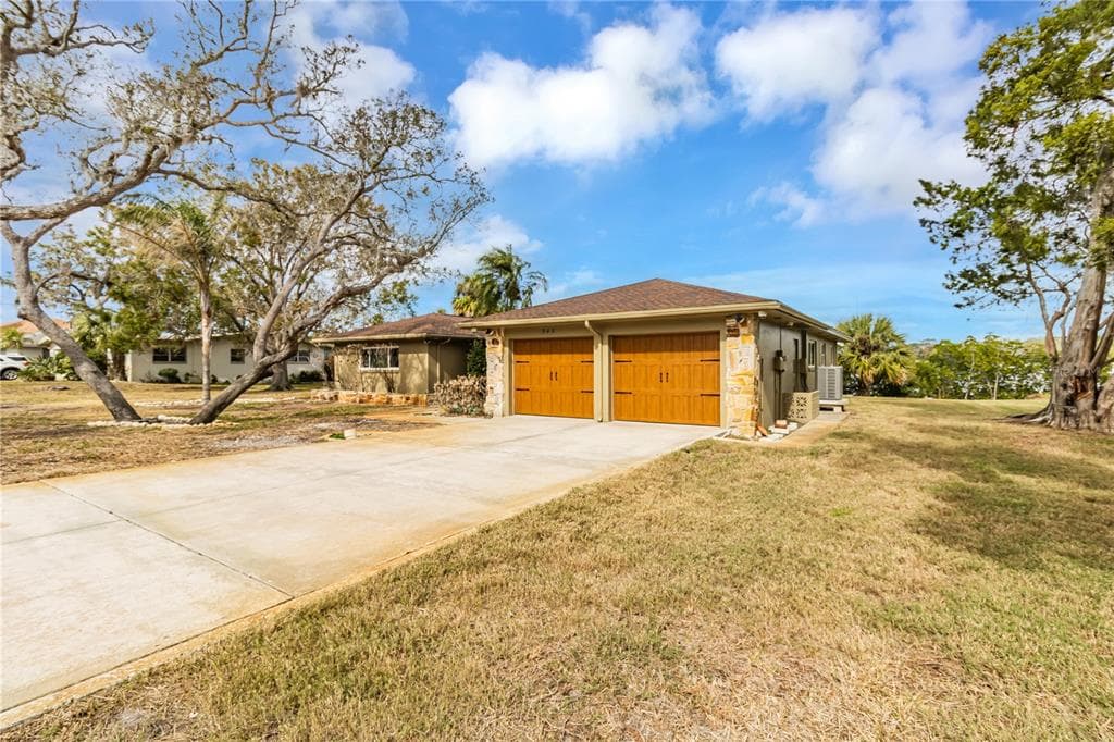945 BAYSHORE DRIVE TARPON SPRINGS, FL 34689