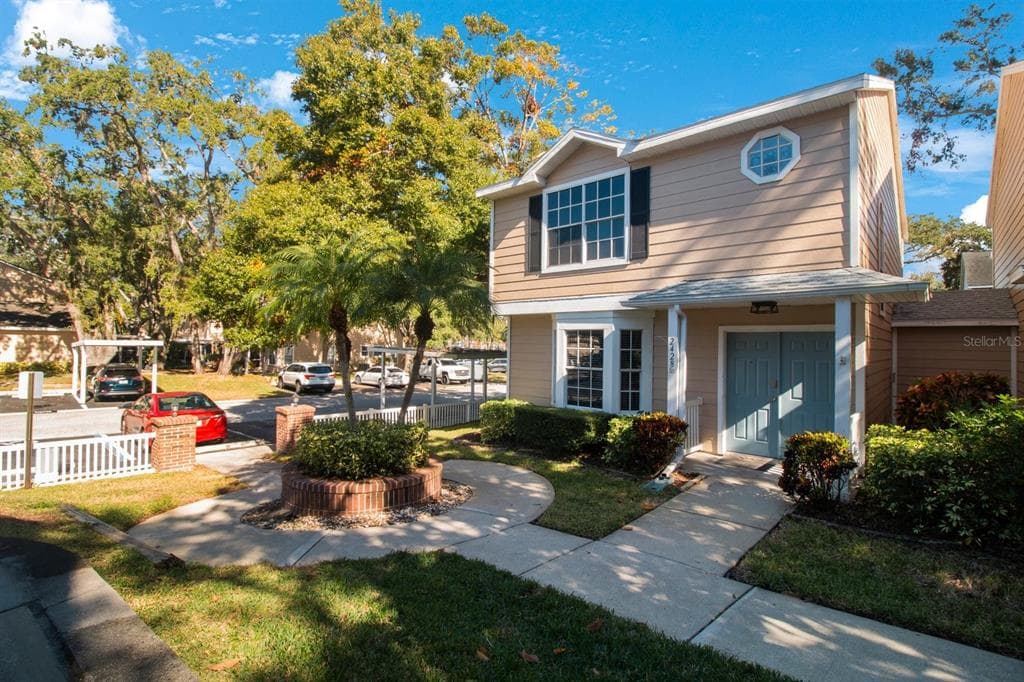 2428 HOUNDS TRAIL PALM HARBOR, FL 34683