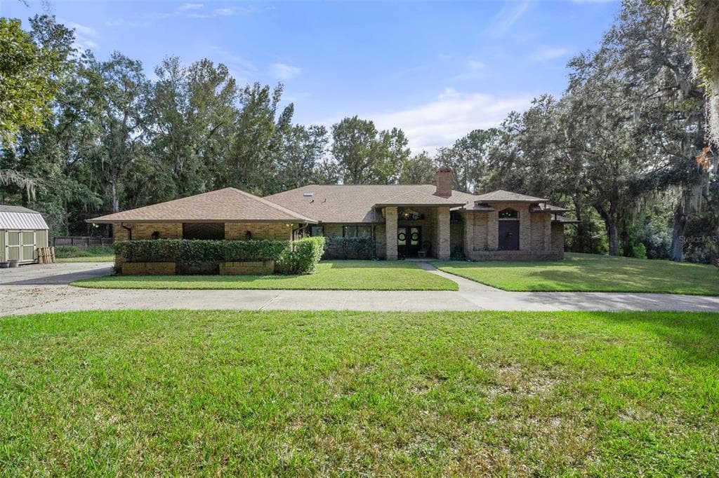 27108 COUNTRY OAK DRIVE BROOKSVILLE, FL 34602