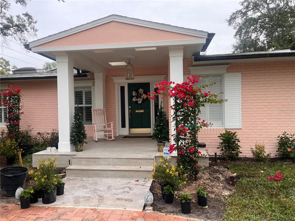 200 CARMONA WAY NE ST PETERSBURG, FL 33704