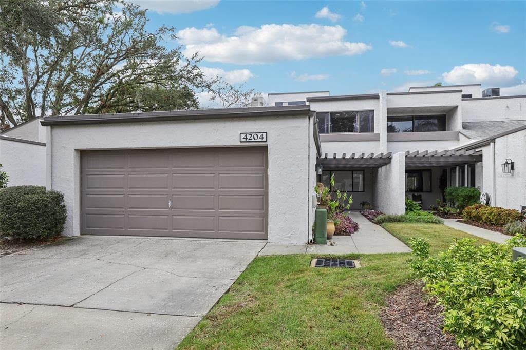4204 FAIRWAY CIRCLE UNIT 0 TAMPA, FL 33618
