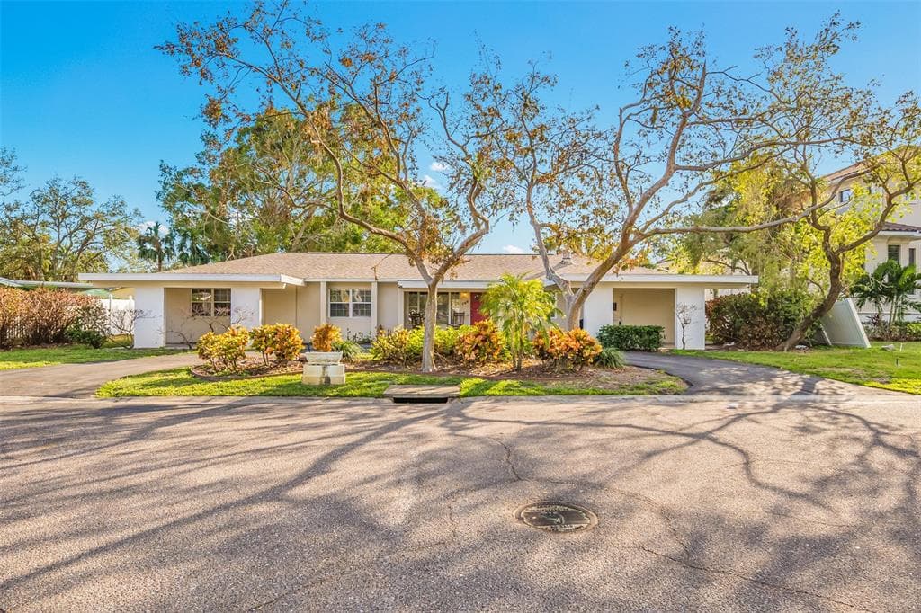 100 BAY POINT DRIVE NE ST PETERSBURG, FL 33704