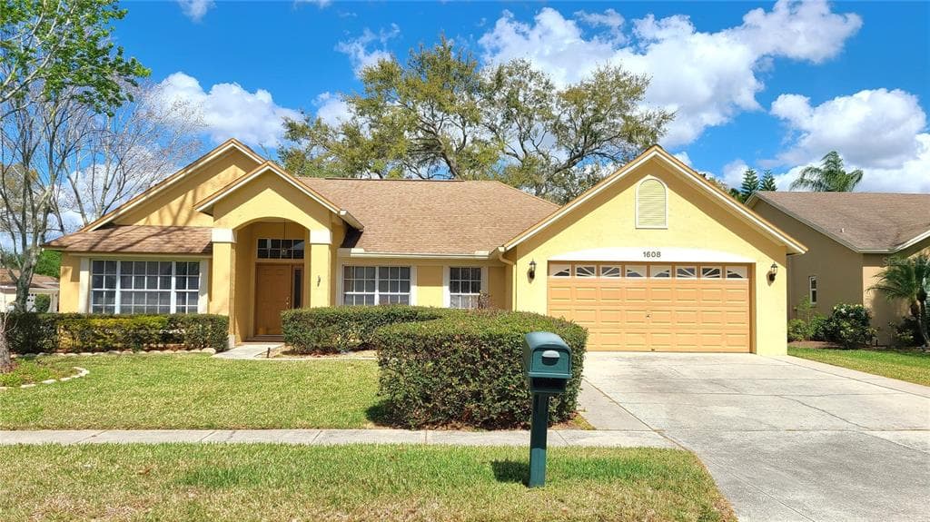 1608 SAND HOLLOW LANE VALRICO, FL 33594