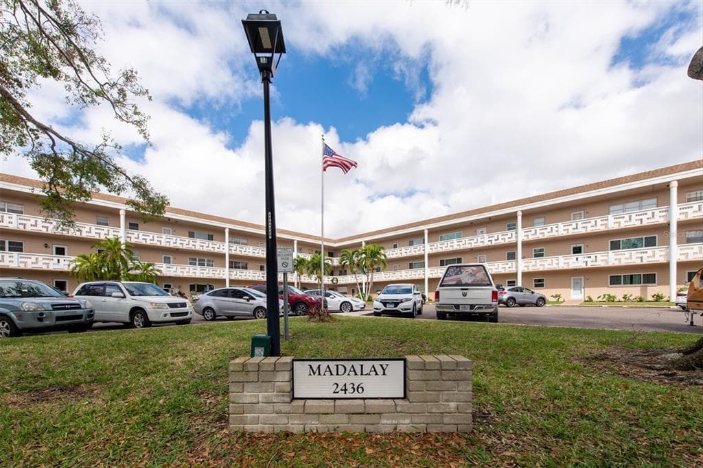 2436 RHODESIAN DRIVE UNIT 32 CLEARWATER, FL 33763