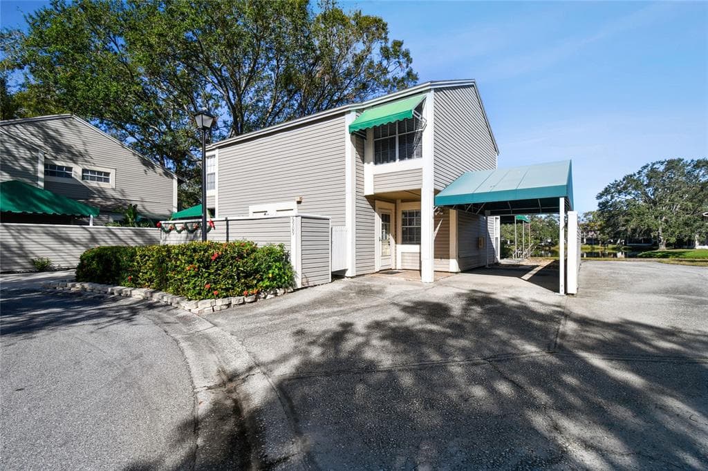 6909 LAKE PLACE COURT TAMPA, FL 33634