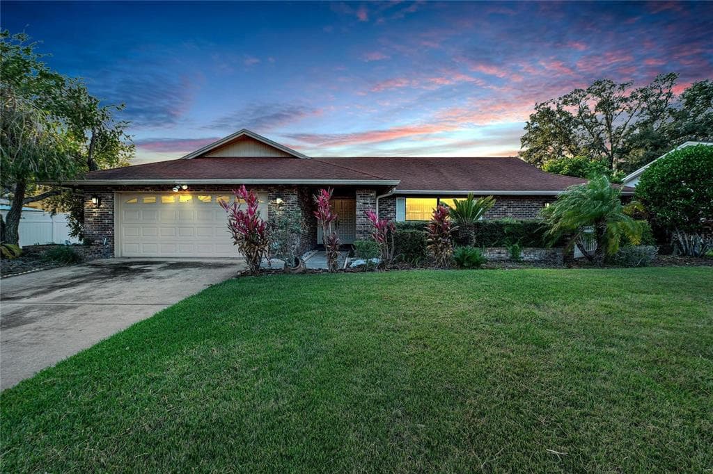 1903 COUNTRY CLUB COURT PLANT CITY, FL 33566