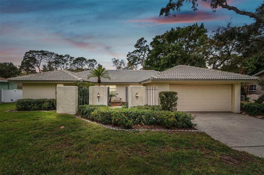 970 ROLLING HILLS DRIVE PALM HARBOR, FL 34683