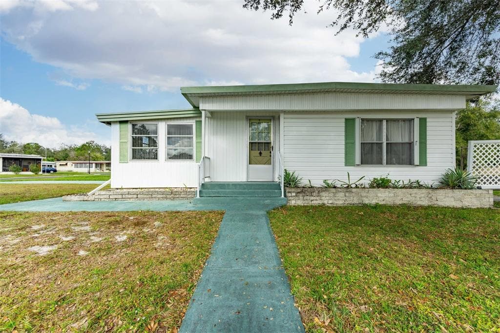 3706 CASTLE DRIVE ZEPHYRHILLS, FL 33540