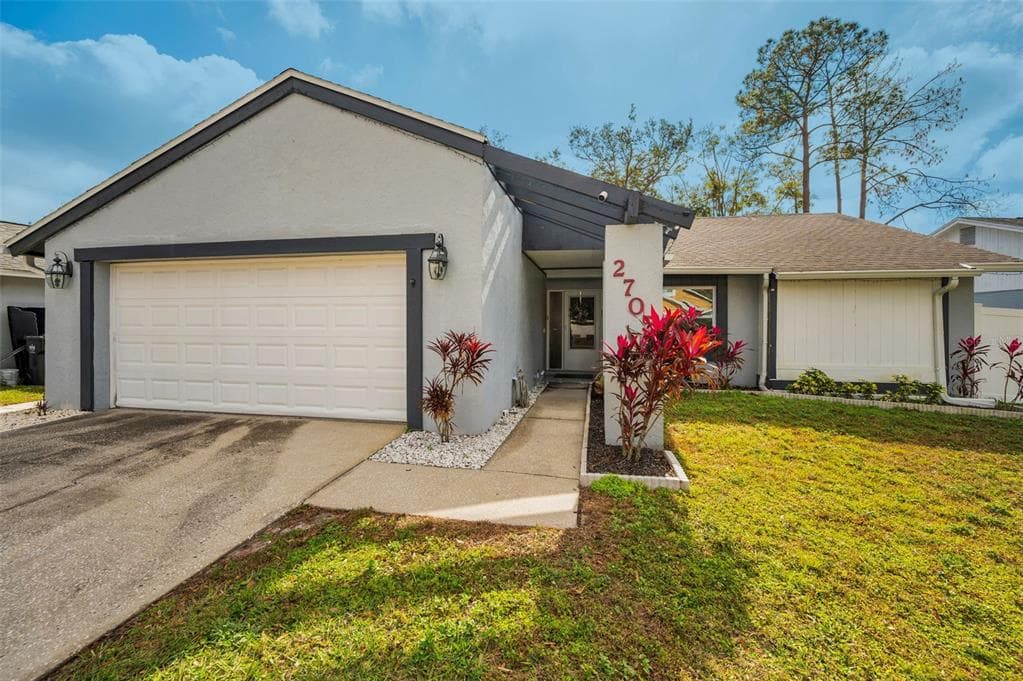 2705 LAKEVILLE DRIVE TAMPA, FL 33618