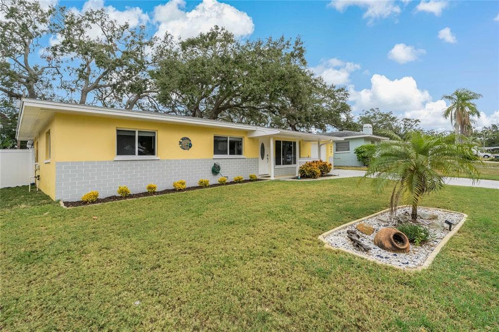 868 JAMES STREET DUNEDIN, FL 34698