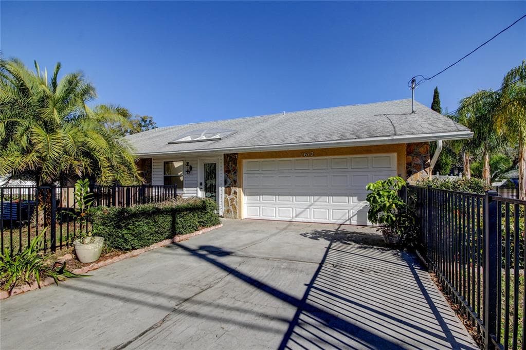 1612 SUNSET DRIVE TARPON SPRINGS, FL 34689