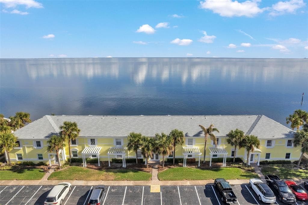 5240 COQUINA KEY DRIVE SE UNIT D ST PETERSBURG, FL 33705