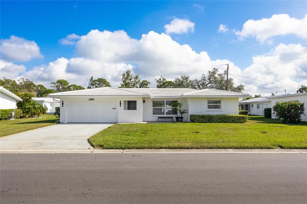 9047 143RD ST SEMINOLE, FL 33776