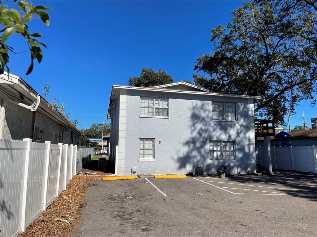 4316 E CITRUS CIRCLE UNIT 4 TAMPA, FL 33617