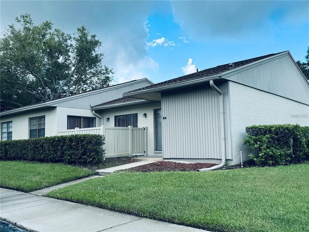 10 EVELYN COURT OLDSMAR, FL 34677
