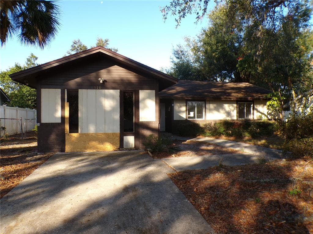8510 RENALD BOULEVARD TEMPLE TERRACE, FL 33637