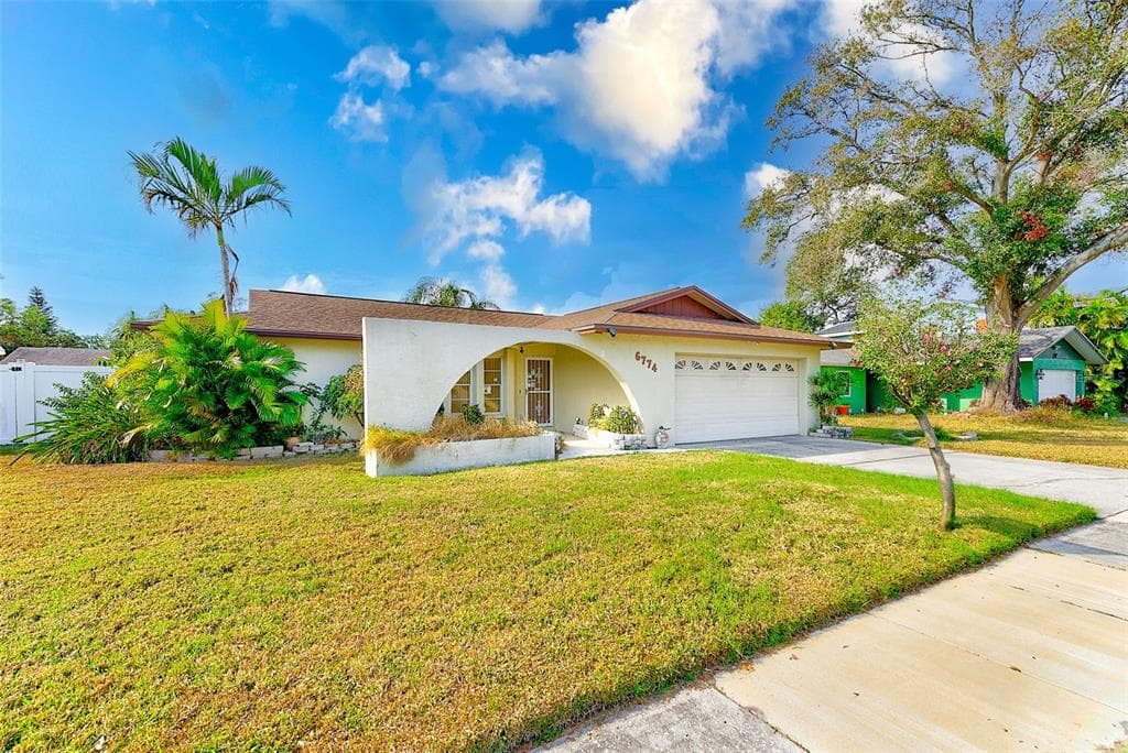 6774 SANDWATER TRAIL N PINELLAS PARK, FL 33781