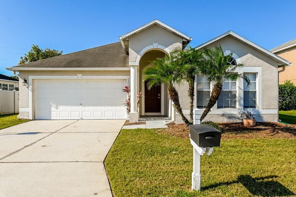8212 SETTLERS CREEK LOOP LAKELAND, FL 33810
