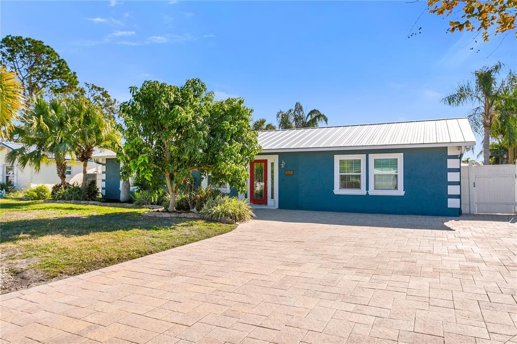 8708 THORNWOOD LANE TAMPA, FL 33615