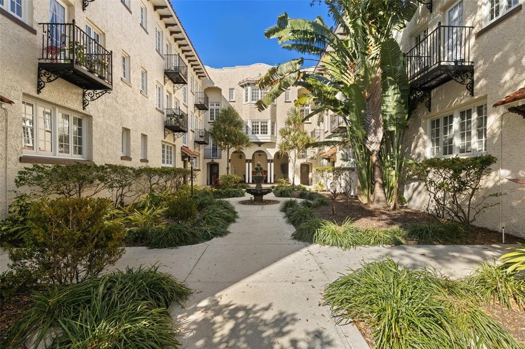 2117 W DEKLE AVENUE UNIT C2 TAMPA, FL 33606