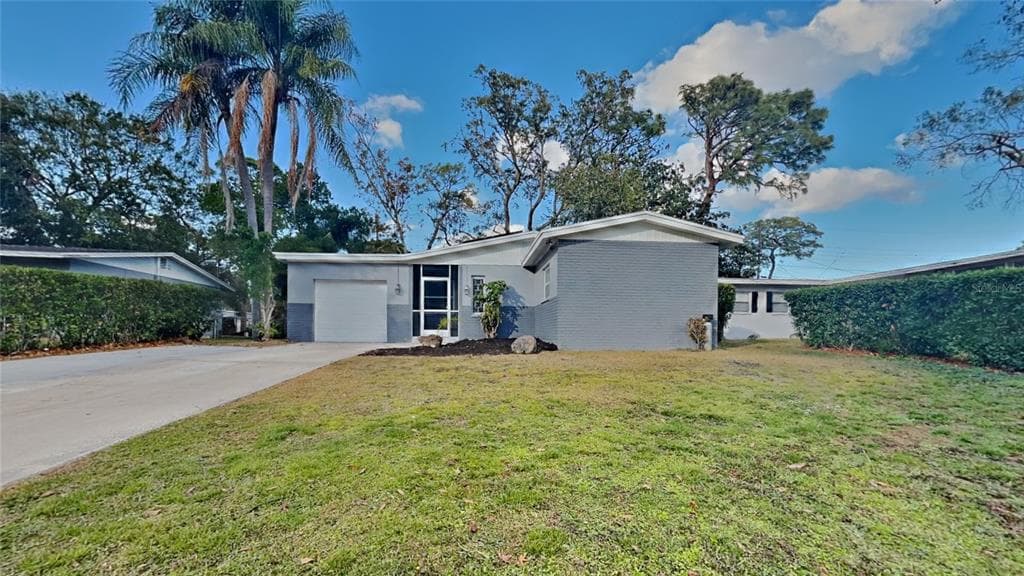 121 FLORAL DRIVE TAMPA, FL 33613