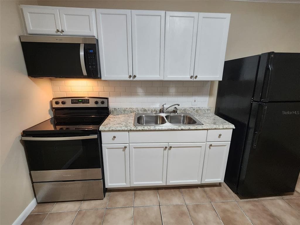 812 E LOTUS AVENUE UNIT B TAMPA, FL 33612